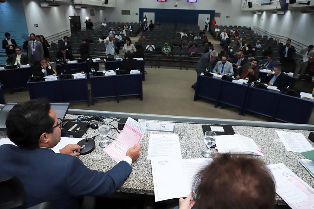 Aprovados projetos que mantêm passe do estudante e isenção ao ISS do transporte 