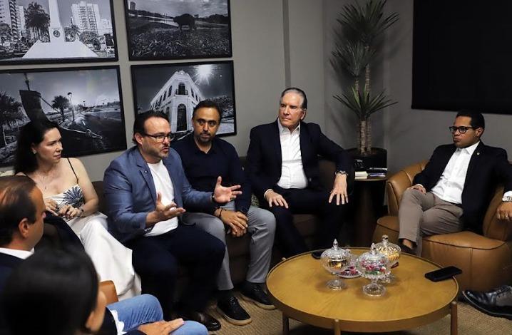 Empresário Roberto Justus vem a Campo Grande e apresenta modelo de construção Steel Frame a vereadores