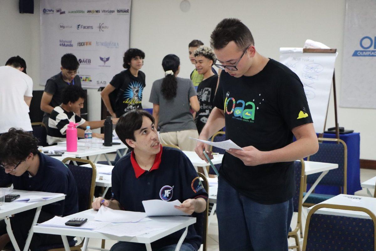 Estudantes disputam vaga para as olimpíadas internacionais de astronomia e astrofísica - OBA. (Foto: Tiberius Drumond)