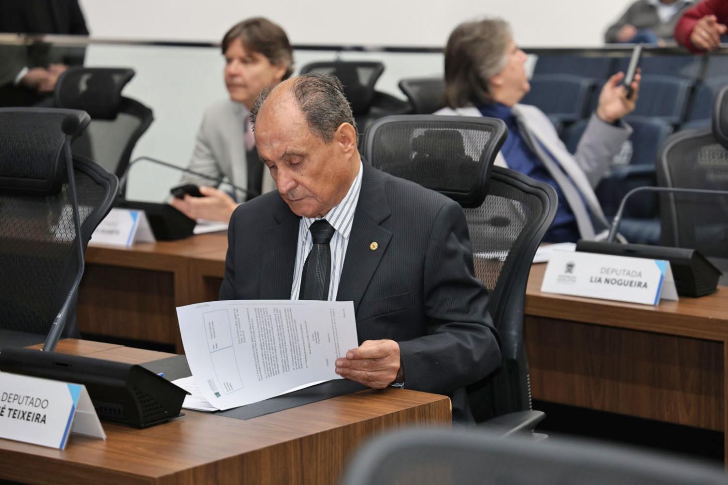 Zé Teixeira cobra melhorias em estradas e estrutura escolar de Dourados