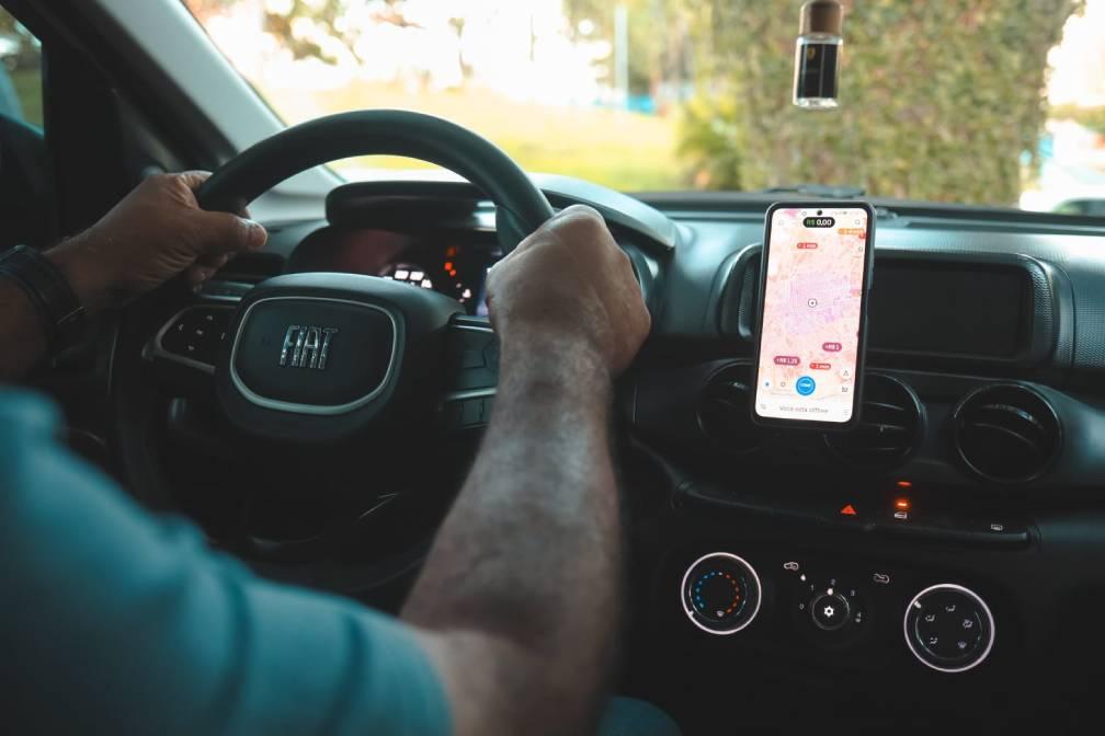 Adriane sanciona lei que cria pontos de apoio a motoristas de aplicativo em Campo Grande