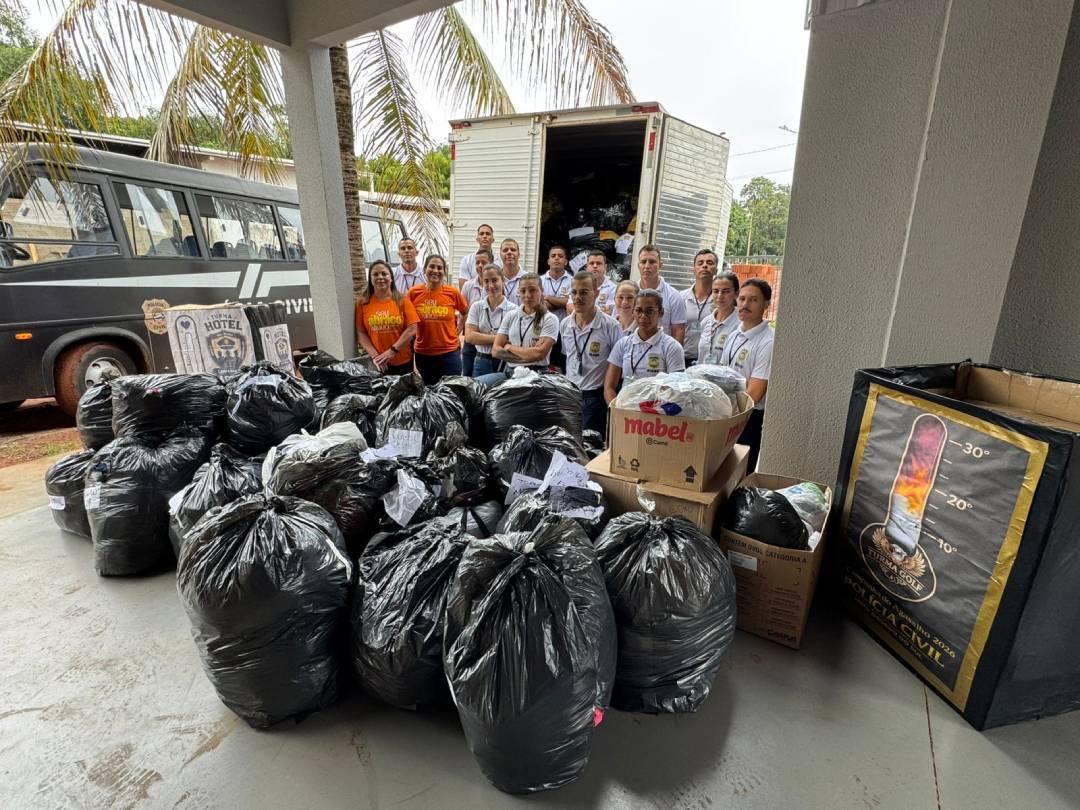 Alunos de curso de formação da Polícia Civil arrecadam mais de 1,5 mil agasalhos