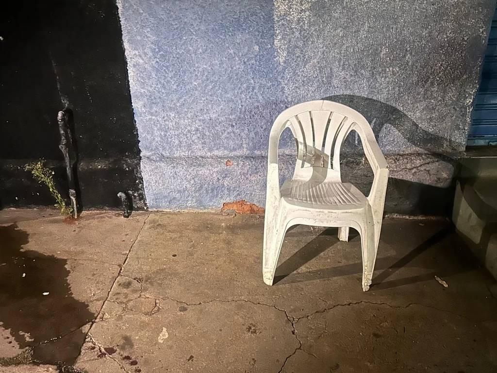 Atirador atinge 4 pessoas na frente de conveniência em Cassilândia