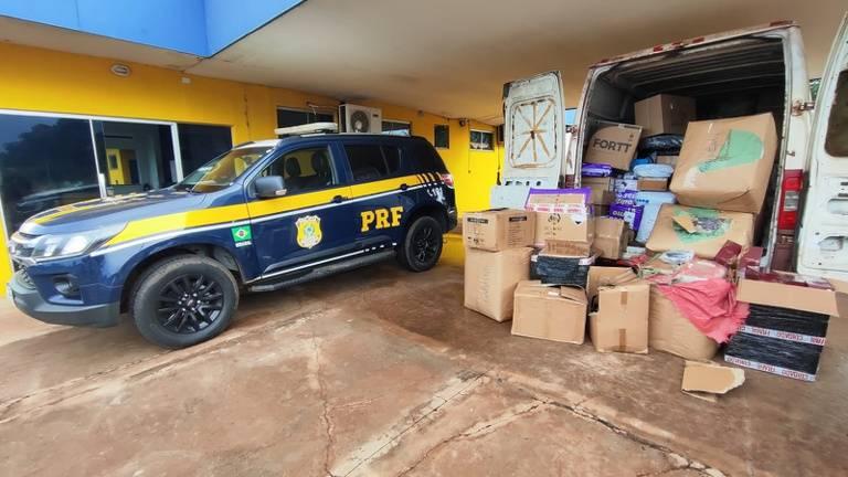 Carro abarrotado de mercadorias estrangeiras é interceptado por PRF em Água Clara