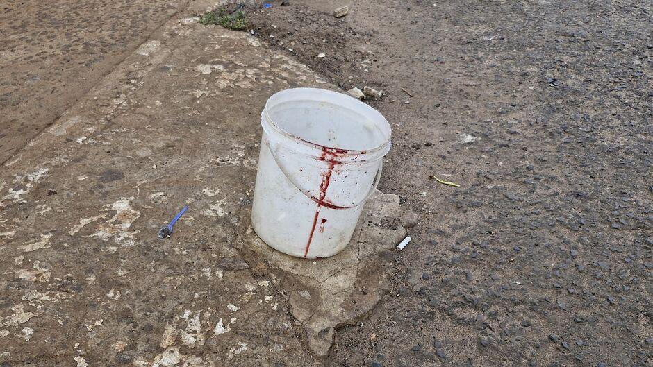 Mãe quase é atingida por balde de água quente jogado pela filha durante briga em Dourados