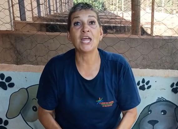 Laura da ONG Fiel Amigo pede doações urgentes para comprar ração e manter os animais