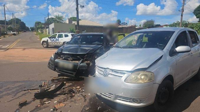 Motorista deixa filhos na escola e se envolve em acidente no Nova Lima