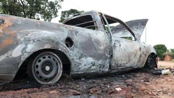 Picape furtada é incendiada a cerca de 500 metros do local do furto no Jardim Noroeste