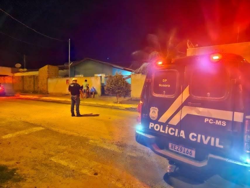 Polícia prende rapaz de 19 anos acusado de abusar da própria irmã de 11; Padrasto, que é pai da menina, caçou o rapaz pela cidade