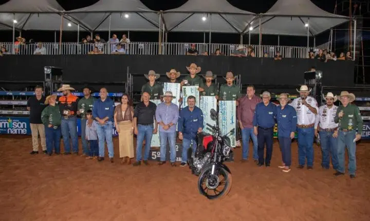 Lidio Lopes reforça apoio à Expo Iguatemi com participação em costelada, rodeio e cerimônia de premiação
