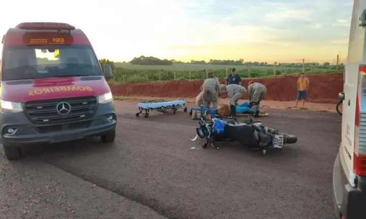 Motociclista perde o controle após bater em monte de terra na MS-276 e vai parar no hospital
